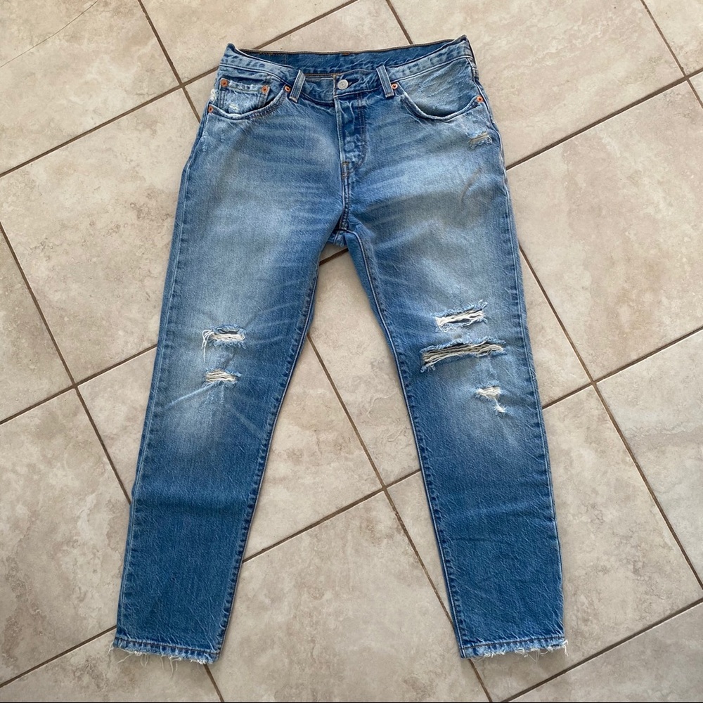 Levi’s 501 Distressed Medium Wash Jeans Size 27